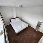 London Parkside Apartments & Rooms